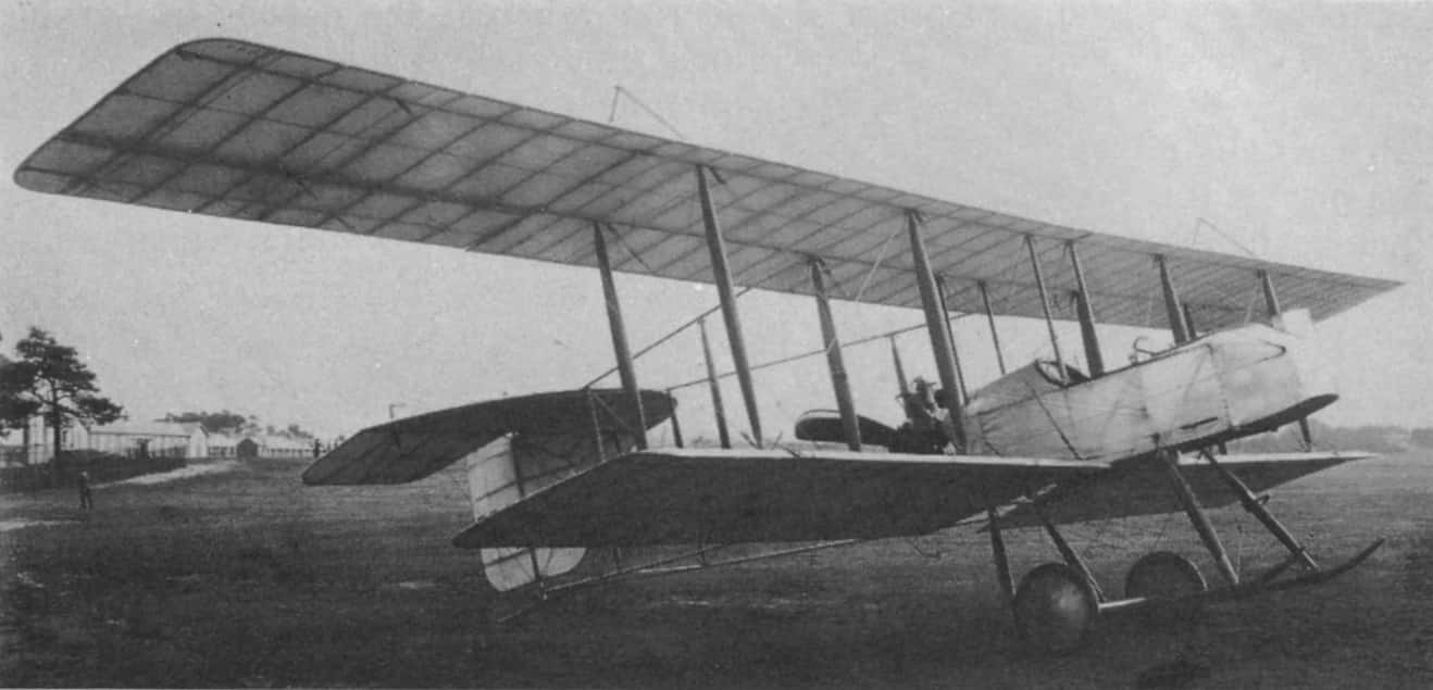 Английский самолет с пулеметным вооружением – истребитель Виккерс F.B. 6 (пулемет пока не установлен)
